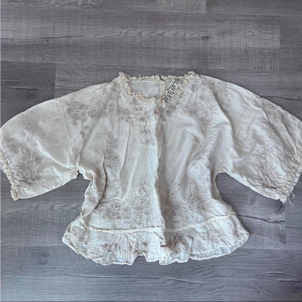 Magnolia pearl Pearl cotton satin silk embroidered swarms blouse in cream